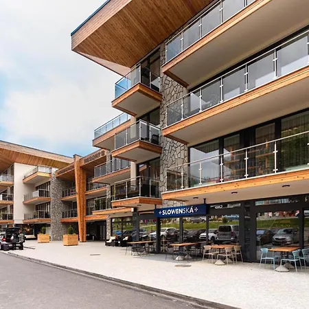 Liana Hrebienok C206 *