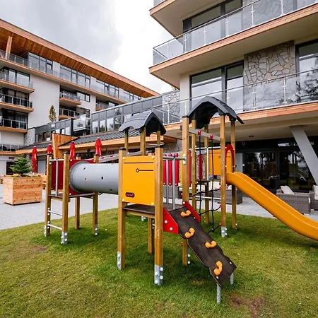 Liana Hrebienok C206 아파트